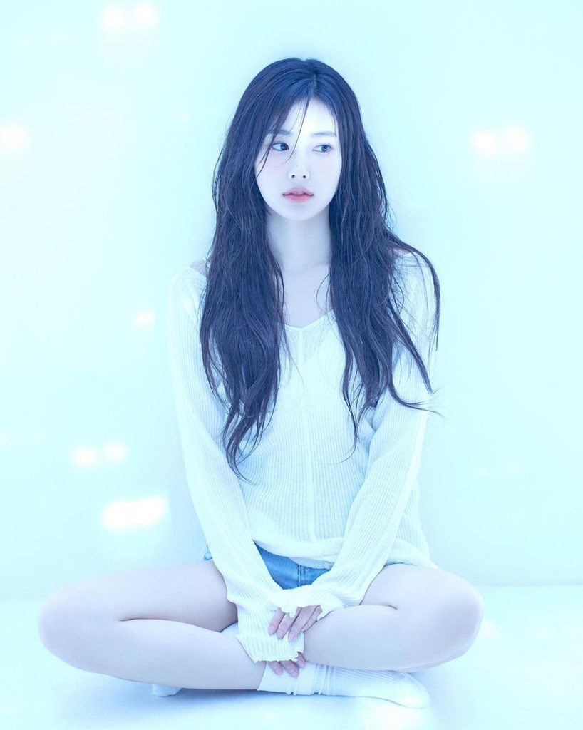 hyemsta's tweet photo. Kang Hyewon's fans have always had a bit of a love-hate relationship with 8D. When she first started her solo career after IZ*ONE, things looked promising. She had good promotions, some fun variety content, and her presence was felt. But around 2022, when she started focusing more on acting, things started to change. Promotions slowed down, her social media wasn’t updated regularly, and it often felt like she was being put on the back burner. It was frustrating for fans who just wanted to see her shine.

That said, we can’t ignore the fact that 8D did help her land some solid acting roles. She did well in those dramas, showed real growth, and even picked up a few awards along the way. So while the promotion side could’ve been better, her progress as an actress was definitely something to be proud of.

Now that she’s moved to Peace Entertainment, it feels like a fresh start. As fans, we’re really hoping this means better support, more consistent updates, and more chances for her to do what she loves. We just want to see her happy, doing well, and getting the recognition she deserves. Here’s to a new chapter and hopefully brighter days ahead for Hyewon! 💫🩵