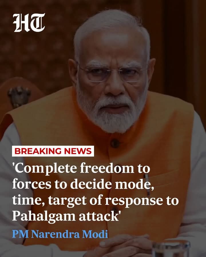 आज की बैठक की वीडियो फुटेज जारी की गई है, सामान्यतः ऐसा होता नहीं है।

इससे भी आगे इसमें मोदी जी की भगवा जैकेट।

धर्म पूछकर मारा था, धर्म बताकर ही भारत जवाब देगा।

और एक बात जो बाद में सेना से सबूत मांगते हैं, उन्हें सेना Frontline में खड़ा करकर गोली चलाएगी।