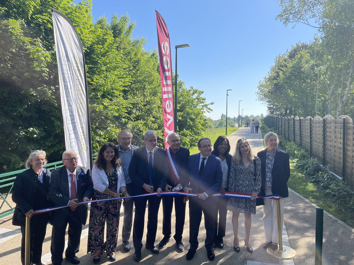 pierre_bedier's tweet photo. 🚴🏼‍♂️ Inauguration de la nouvelle liaison cyclable à Aigremont réalisée par la @CA_SGBS78 avec le soutien financier du Département @Les_Yvelines. Ensemble, continuons de faire des Yvelines une #TerredeVélo ! https://t.co/KHWjZmZThu