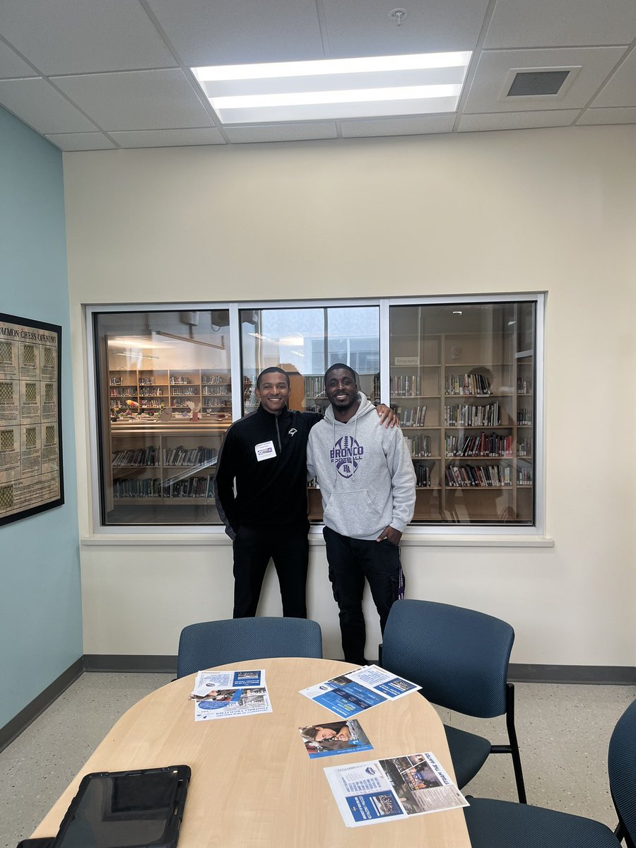Thank you to <a href="/ABelnavis_/">Alphonso Belnavis</a> from <a href="/UNEfootball/">University of New England Football</a> for coming down and having a great visit with our guys!