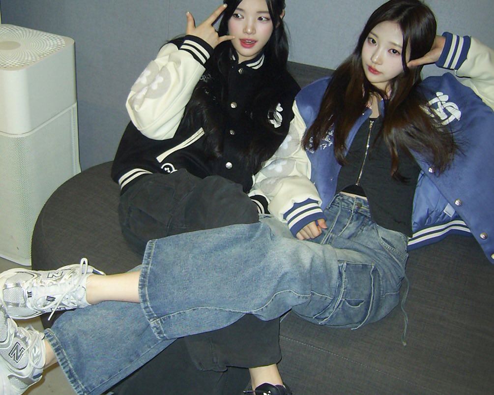 kimdahnyu's tweet photo. here we are, just the two of us, posing like seasoned models on this cozy sofa. there's something effortlessly classy about the way we fit into the frame. like the moment we knew it was meant to be captured. https://t.co/qiepSc2EJP