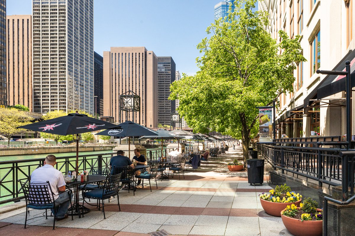 SheratonChicago's tweet photo. The countdown is almost over. 🍔☀️ Just a few more days until riverside burgers, cold drinks and those Chicago views return at Chicago Burger Company! https://t.co/Bvn4xXfEho
