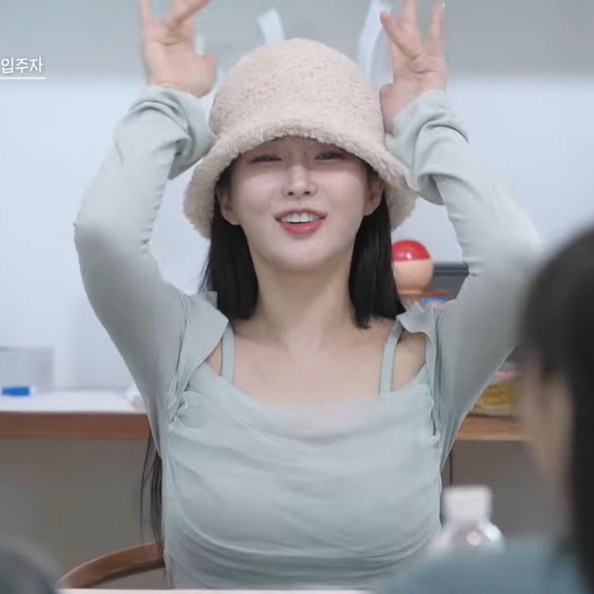 KittySmileyofCL's tweet photo. I get  why they're Mad ..... Look at her and she is for Women !!!!!! She loves WOMEN.. 👑

#Riwon #ToGetHer https://t.co/0NvybyoSgL