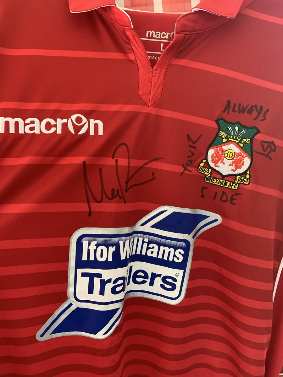 Such awful news, the passing of Mike Peters. A proud Welshman, who stepped up to help ⁦⁦⁦<a href="/Wrexham_AFC/">Wrexham AFC</a>⁩ during the dark days, a beautiful human taken far too soon. Condolences to family and friends,R.I.P. Mike 💔🏴󠁧󠁢󠁷󠁬󠁳󠁿