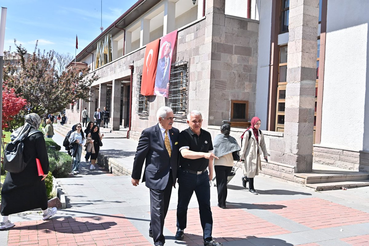 Alaca Kaymakamlığı, Ankara Yenimahalle Kaymakamlığı, Ankara Vali Yardımcılığı, Samsun 3. Sıra Milletvekili adayı ve Çankaya Belediye Başkan Yardımcılığı görevlerinde bulunmuş Değerli Hayati Soylu’yu Mamak Kültür Merkezi’mizde ağırladık.

Kendisiyle bir araya gelmekten ve kıymetli