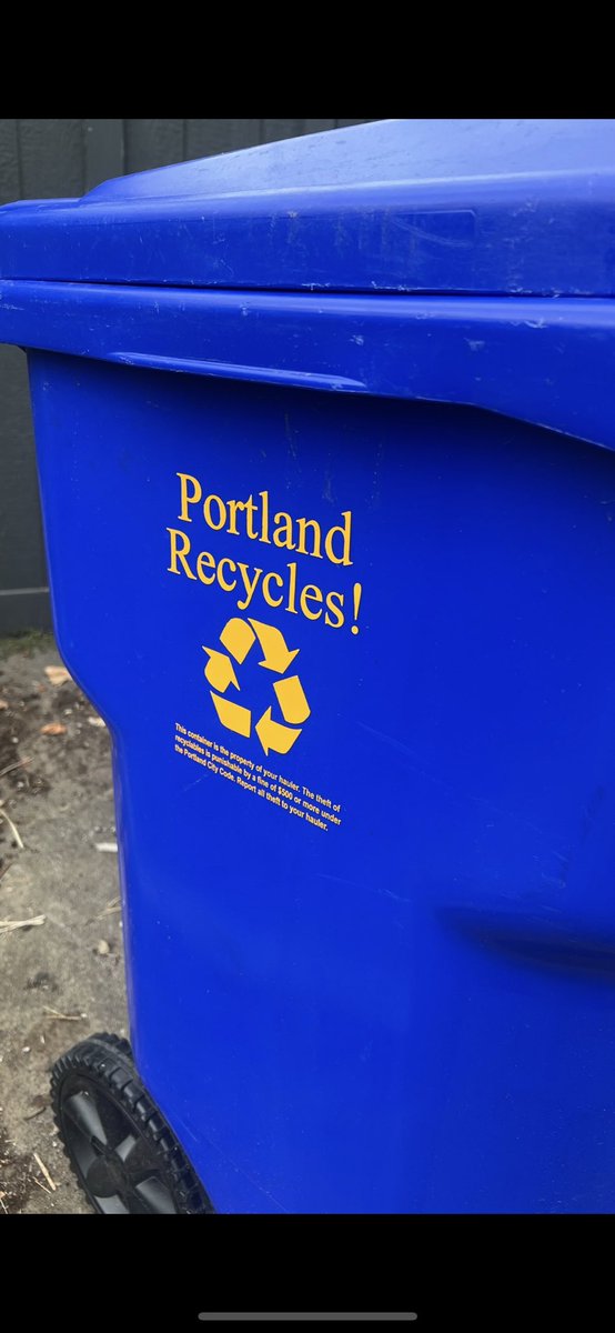 thisisrayouf's tweet image. My favorite part about Portland was the stellar graphic design team behind the city’s trash bins. the serif and ! is just perfect!