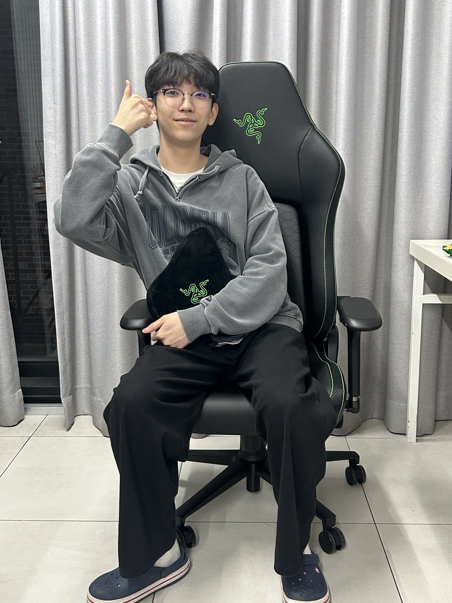 등이 너무너무 편해요 ^_^ #RazerIskur <a href="/Razer/">R Λ Z Ξ R</a>  <a href="/TeamRazer/">Team RΛZΞR</a>