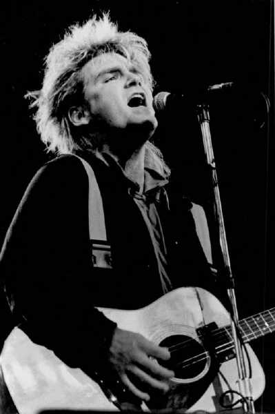 So sad to hear that Mike Peters has left us.
He showed so much courage in dealing with his cancer &amp; being open about it has helped so many people.
RIP Sir. Thank you for the music.