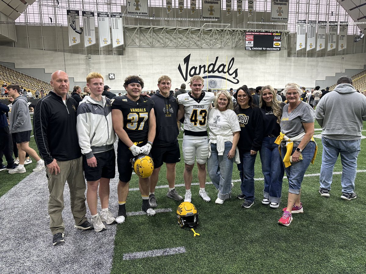 's tweet image. Proud is an understatement!  #HTPride #MenOfTroy #GRIT