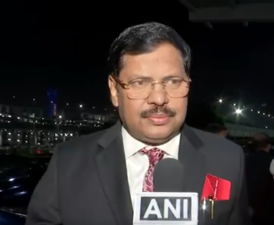 🚨 BREAKING NEWS

राष्ट्रपति द्रौपदी मुर्मू ने जस्टिस बी.आर. गवई को भारत के 52वें मुख्य न्यायाधीश (CJI) के रूप में नियुक्त किया ।

जस्टिस भूषण रामकृष्ण गवई 14 मई 2025 को पद की शपथ लेंगे। वर्तमान में वे सुप्रीम कोर्ट के न्यायाधीश के तौर पर कार्यरत हैं।

क़ानून मंत्री अर्जुन राम
