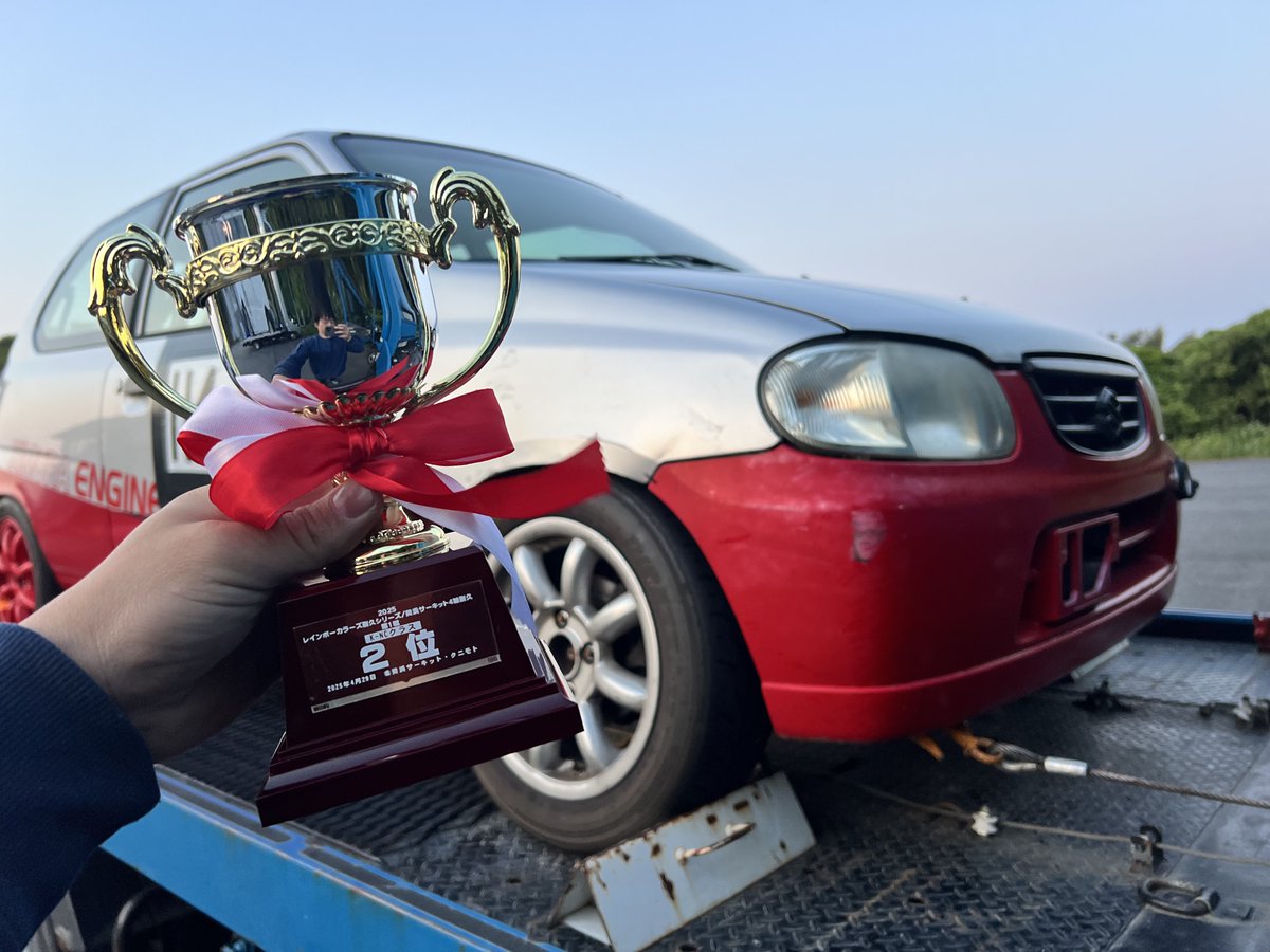 レインボーカラーズ
美浜サーキット300キロ耐久レースのサポートでした✅
結果はK-NCクラス2位🥈

チームの皆様、走行お疲れ様でした！
トロフィーは事務所で大事に飾らせていただきます☺️