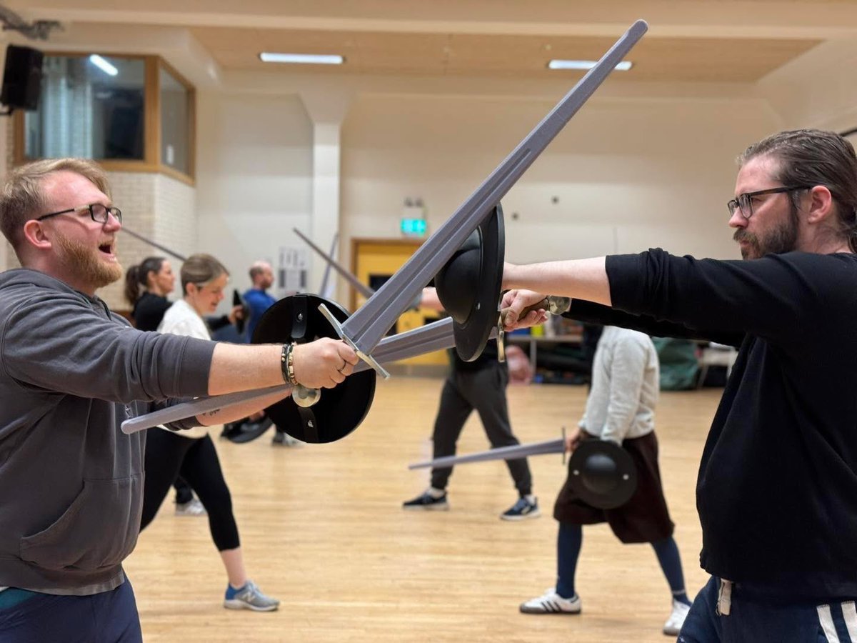 LondonLongsword's tweet photo. The joy of separations, that blade slipping snicker snack between the sword and shield.
From the Monday early sessions.
#hema #fencing #londonlongswordfamily #londonlongswordacademy #learnswordfighting #london #i33 #swordandbuckler #achillemarozzo # #godinho #sidesword https://t.co/Js9tnSnIjZ