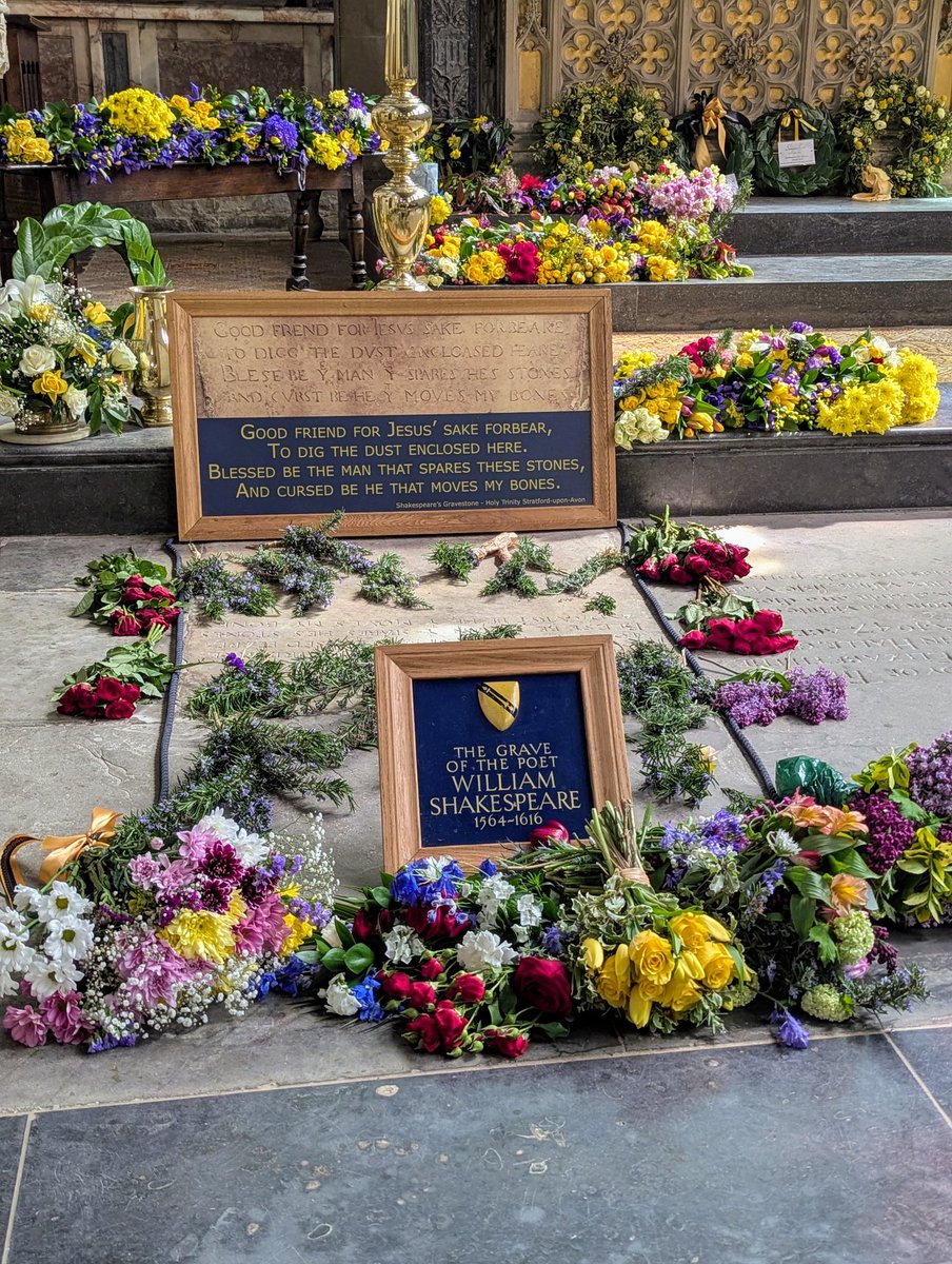 The_JenJen's tweet photo. A wonderful weekend for Shakespeare's birthday celebrations - as always. 💛

@Paul_Edmondson @stanley_wells https://t.co/A8u73iK1lc