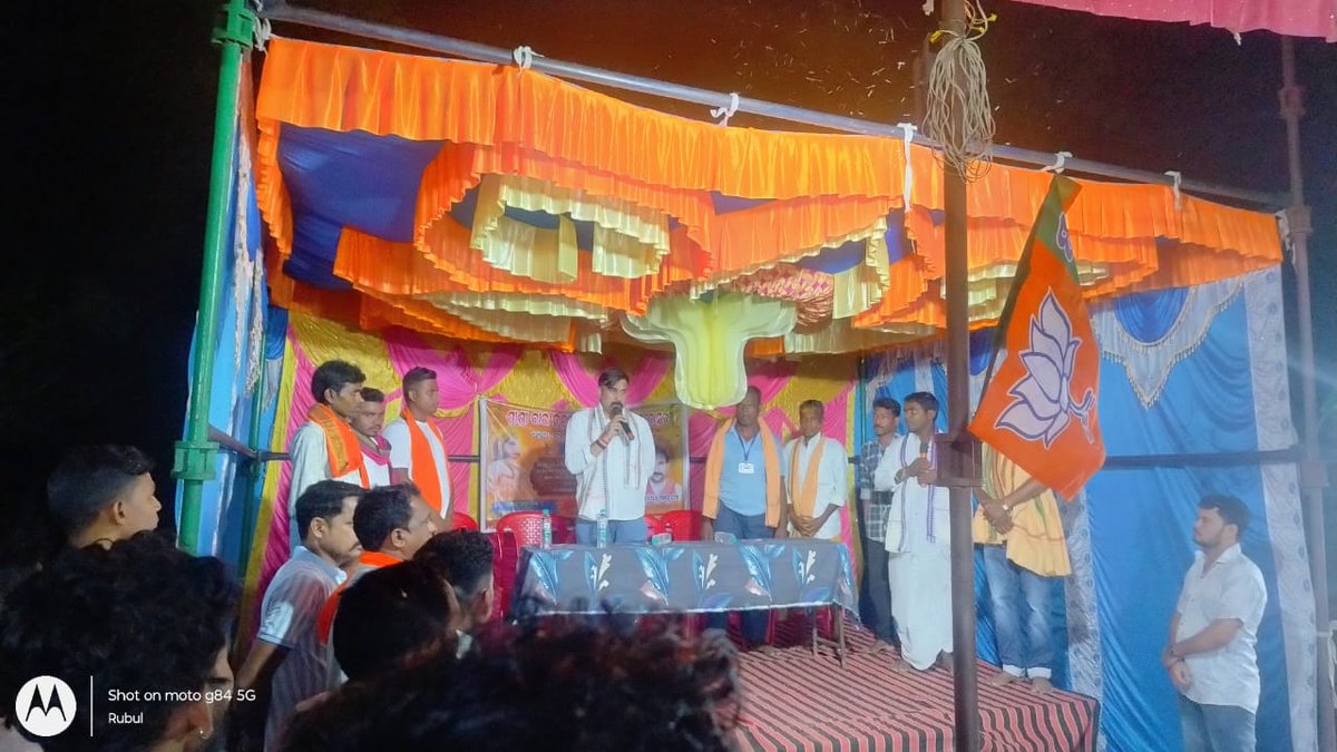 irasisacharya's tweet photo. ମୋର ବିଧାନସଭା ଅନ୍ତର୍ଗତ ଭଟଲି ବ୍ଲକର ମହଦା ଗ୍ରାମରେ ଆୟୋଜିତ ହନୁମାନ ମନ୍ଦିର ପ୍ରତିଷ୍ଠା ମହୋତ୍ସବରେ ଯୋଗଦାନ କରି ଆଶିର୍ବାଦ ଭିକ୍ଷା କରିବା ସହ ସମସ୍ତଙ୍କର ମଙ୍ଗଳ କାମନା କଲି ll
#Hanuman #Temple #pratistha
#Mahada #BhatliBlock
#BhatliConstituency https://t.co/SsdXwhBXgo
