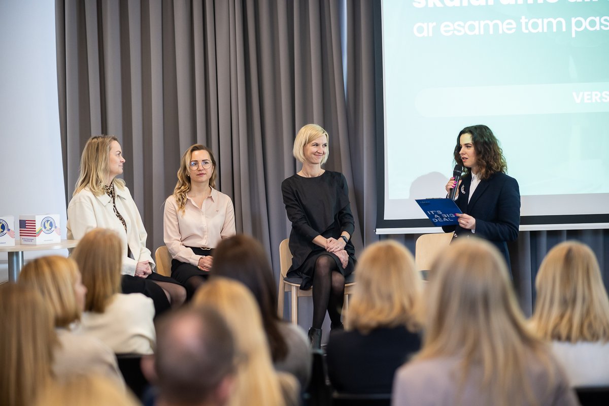 👏👏👏 Beveik 𝟐𝟎𝟎 dalyvių šiandien susirinko į American Chamber of Commerce in Lithuania organizuotą praktinę konferenciją „Darbo užmokesčio skaidrumo direktyva: ar esame tam pasiruošę?“! 👥