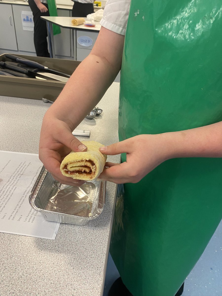 Some braw Swiss rolls from S3 who had fun trying to roll up their sponges without breaking them, good job! 😋