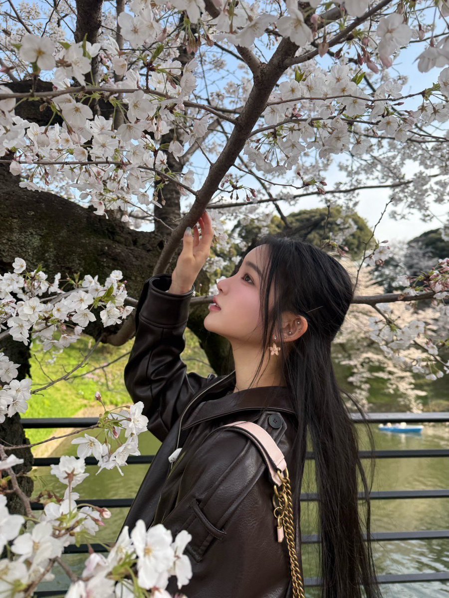 bb_anna's tweet photo. 黒髪一択だと思ってたけど、
明るい髪色もやっぱり女神な美羽様🪽 https://t.co/CpbkpcrGoI