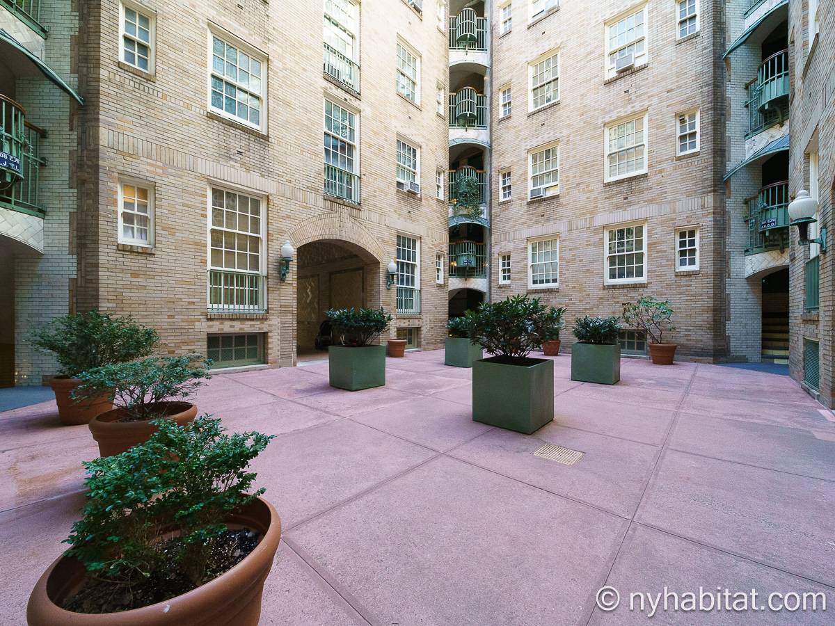Come and take a step into Upper East Side living! 

This is a furnished 2-bed apartment near iconic eats, fitness spots &amp; subway stations. Explore local gems like Sushi of Gari or unwind at Comic Strip Live. 

Click link below👇

nyhabitat.com/new-york-apart…

#NYCLife #UpperEastSide
