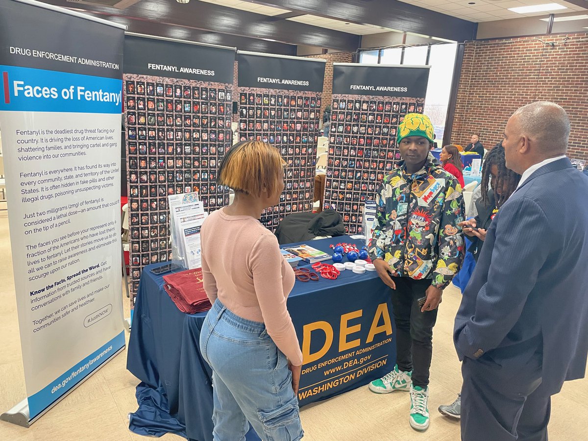 DEAWashingtonDC's tweet photo. Proud to join the ‘Jobs Not Guns/Jobs Not Drugs’ event! We connected with youth from Wards 7 &amp; 8 in DC Public &amp; Charter Schools, providing resources and guidance on living a drug-free life. Empowering them to make informed, healthy choices for a bright future! #OPEngageDMV https://t.co/2Lkzf6sNrb