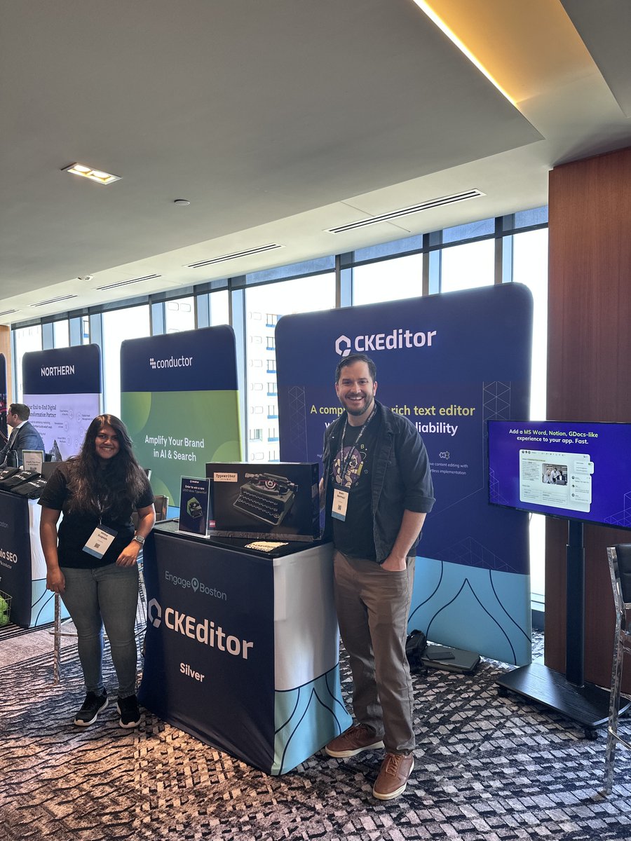 ckeditor's tweet image. Happening now at @acquia Engage in Boston! 

Chatting with devs, product teams, and agencies about the future of content creation and digital experiences. 

Oh, and... 

Win a Lego Typewriter. 
Perfect for your next offline build pipeline.

#Contentcreation #Bostontech