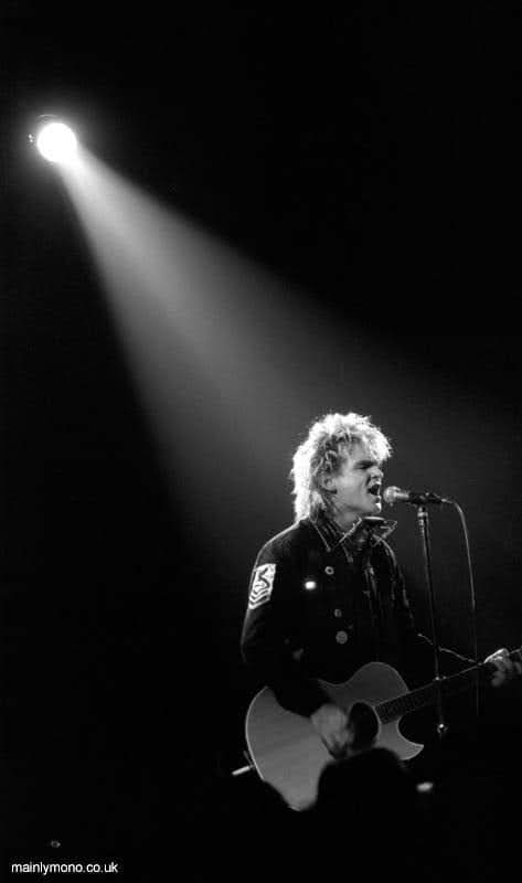 MolenaarPs's tweet image. Mike Peters The Alarm dies
28th April 2025.
The sound of my youth.
#MikePeters #TheAlarm
"Even though we've said goodbye,
these moments in time,
will live on forever in my mind"