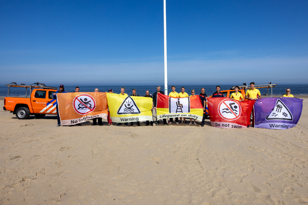 De lifeguards zijn terug! 👏 Van 1 mei t/m 1 oktober houden ze weer toezicht op de Haagse stranden. Dit seizoen gebruiken ze nieuwe vlaggen met duidelijke pictogrammen. Ken jij ze al? 🚩 

#strand #denhaag #scheveningen #strandveilig #wiechecktjou #thisisthehague