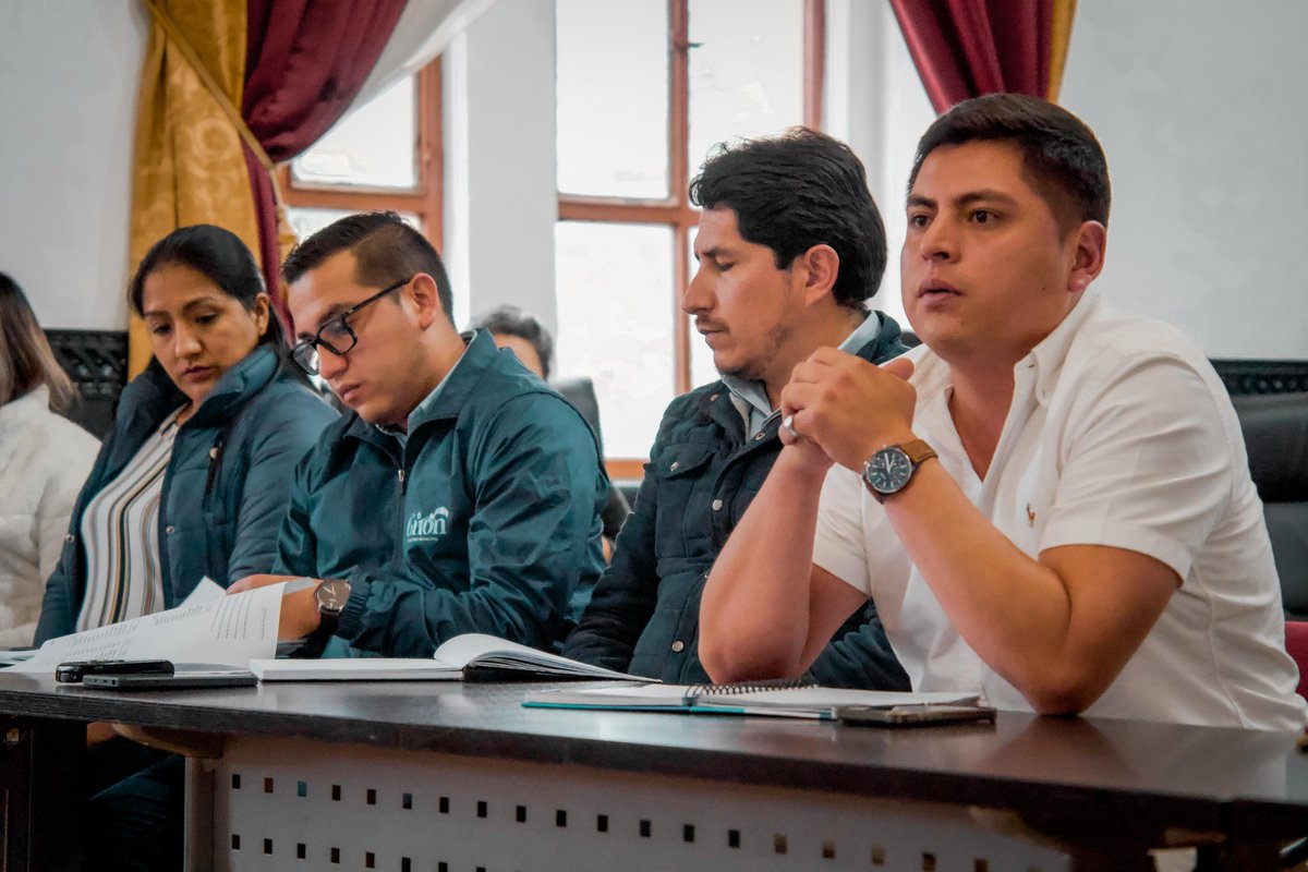 🚗¡SE VIENE EL CRTV!

Durante la tarde de ayer, el alcalde Cristian Ochoa Carchi, junto al Concejo Cantonal, socializó al gremio del transporte los avances del proyecto para la implementación del Centro de Revisión Técnica Vehicular, una obra que beneficiará al cantón.