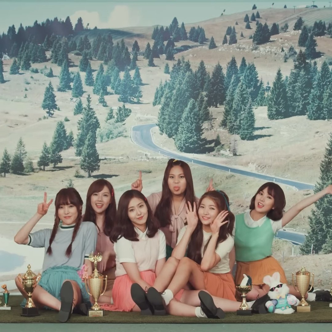 slayerseason's tweet photo. MY GFRIEND 🤍💙💜 https://t.co/EcoExmVizY