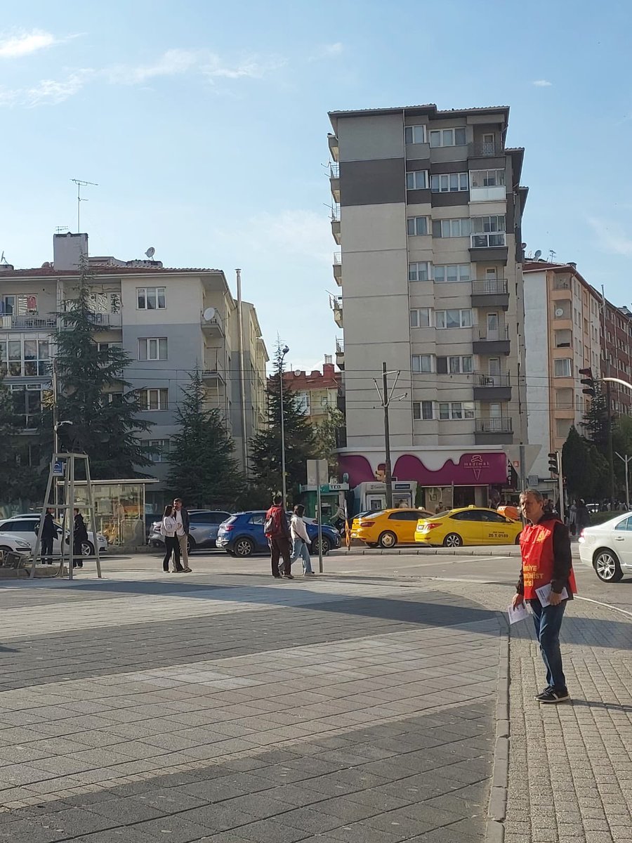 Bugün #1Mayıs bildirilerimiz ile Espark önündeydik.

Karanlığı dağıtmak, sömürü ve eşitsizliğe karşı durmak için bize katıl, birlikte yürüyelim.

🗓️1 Mayıs Perşembe | 10.00
📍Atatürk Bulvarı Tramvay Durağı