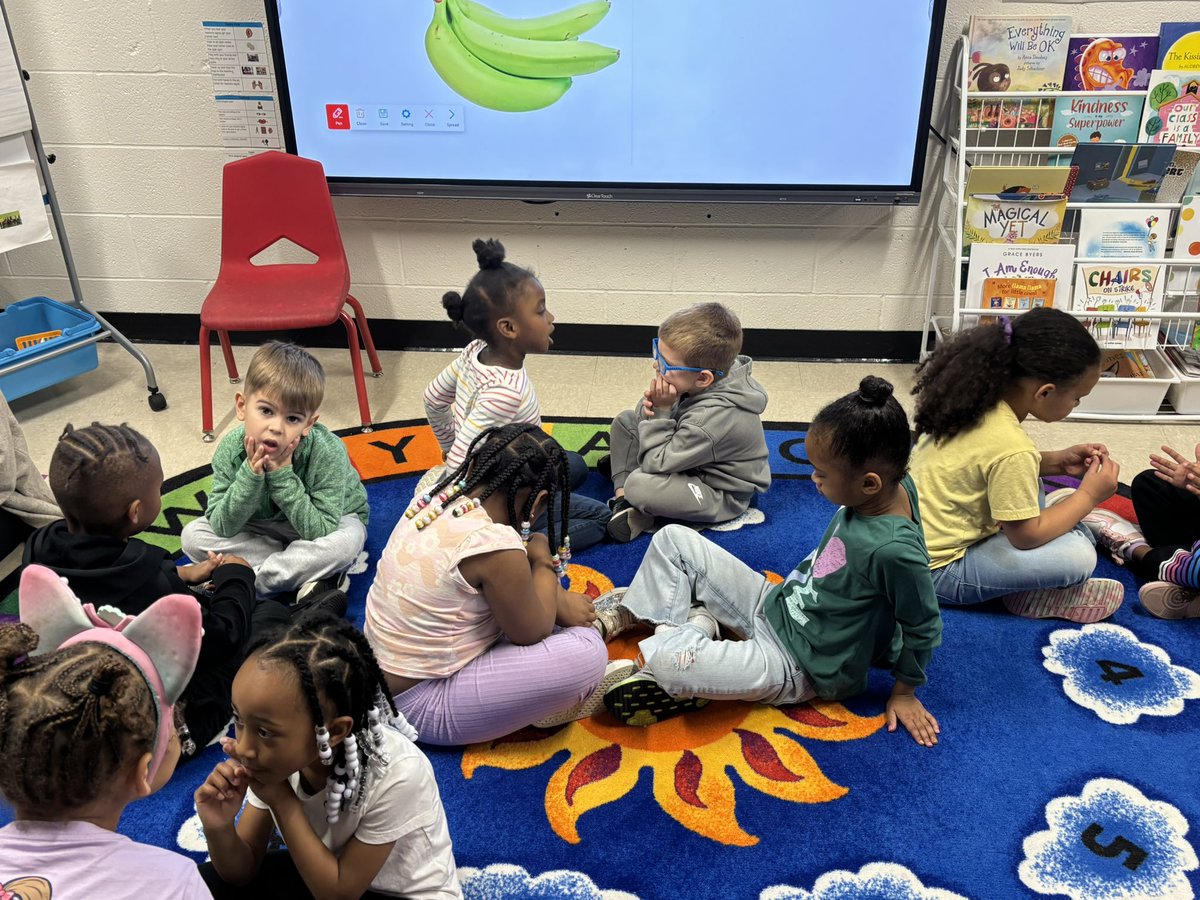 RQSCAO's tweet photo. Three Trails Hawklets were happy and helpful during Tuesday morning’s Learning Walk!  Every classroom was chirping with energy and excitement!  Kudos to Principal Hudgens and her team for their SPP goal growth!  Go Hawklets! @RQSThreeTrails @RaytownSchools https://t.co/rc7R1srqY4