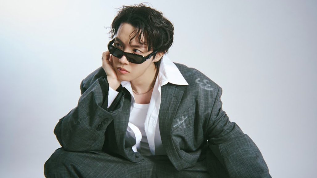 btschartsxdaily's tweet photo. 📆 #BTS’s Members Schedule *Updated*

📍MAY▫️
05/02 — Tablo x #RM “Stop the Rain” Release at 1PM KST
05/03-04 — #Jhope Concerts in Indonesia🇮🇩 
05/06 — Run #Jin Ep. 33 at 9PM KST
05/10-11 — #Jhope Concerts in Thailand🇹🇭
05/12 — #Jin Echo “Highlight Medley” at 12AM KST
05/13 — #Jin “Don’t say you Love me” MV Poster at 12AM KST
05/14 — #Jin “Don’t say you Love me” Official MV Teaser at 12AM KST
05/15 — #Jin “DSYLM” D-1 Poster at 12AM KST
05/16 — #Jin “DSYLM” Official MV + Echo Release at 1PM KST
05/17 — #Jin “DSYLM” Event on Seongsu at 5:30PM KST
05/17-18 — #Jhope Concerts in Macau🇲🇴 
05/18 — #Jin Event with ARMYs at Movie Theater 🍿🇰🇷
05/24-25 — #Jhope Concerts in Taiwan 🇹🇼
05/31 — #Jin “Hi Touch” Event with ARMYs at 1PM KST 🇯🇵
05/31-06/01 — #Jhope Concerts in Japan🇯🇵 Hobi Ends his tour 😭
*05/30 - 06/22— #Jhope’s Exhibition in Seoul 🇰🇷
*05/31 - 06/29 — #Jimin's Exhibition in New York 🇺🇸

📍JUNE▫️ - #BTS Festa Starts 💜
06/10 — #V & #RM military Discharged 🥺💜
06/11— #Jimin & #Jungkook military Discharged 🥺💜
06/13 — #BTS 12th Anniversary 💜
06/21 — #Suga Military Discharged & #BTS Reunion 🥺💜
06/28-29 — #Jin starts his tour in South Korea🇰🇷

📍JULY▫️
07/05-06 — #Jin concerts in Chiba,Japan🇯🇵 
07/12-13 — #Jin concerts in Osaka,Japan🇯🇵 
07/13 — #Jhope x Lollapalooza in Berlin 🇩🇪 
07/17-18 — #Jin concerts in Anaheim,US🇺🇸
07/22-23 — #Jin concerts in Dallas,US🇺🇸
07/26-27 — #Jin concerts in Tampa,US🇺🇸
07/30-31 — #Jin concerts in Newark,US🇺🇸
📍AUGUST
08/05-06 — #Jin concerts in London,UK🇬🇧
08/09-10 — #Jin concerts in Amsterdam🇳🇱 Ends his tour😭