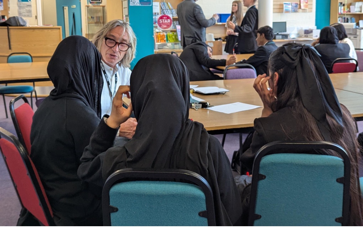 oulderhillla's tweet photo. Today we were lucky to welcome renowned poet and Doctor in Education, Mike Garry. He worked with our Y9 students to explore expression and creativity, all in line with our STAR values—an inspiring session! https://t.co/eiP2BLdSKD