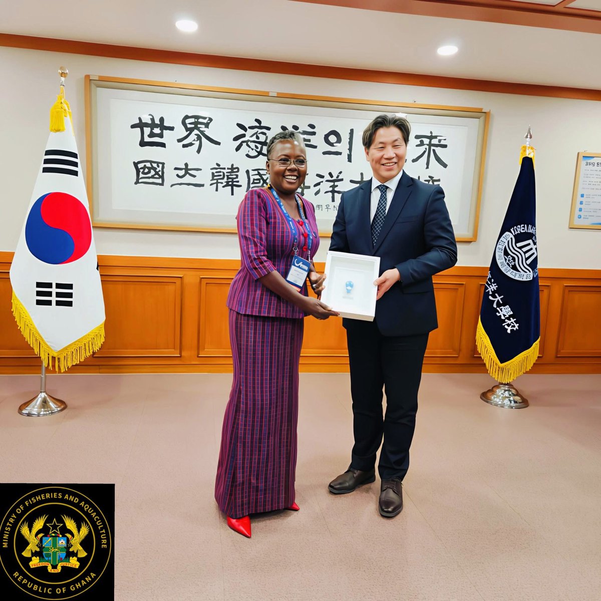 FisheriesCommHQ's tweet image. Hon. Emelia Arthur visited Korea Maritime and Ocean University for discussions on maritime innovation, education, and collaboration—strengthening Ghana-Korea ties in ocean governance.
#KMOU #MaritimeDevelopment #GhanaKoreaPartnership #BlueEconomy