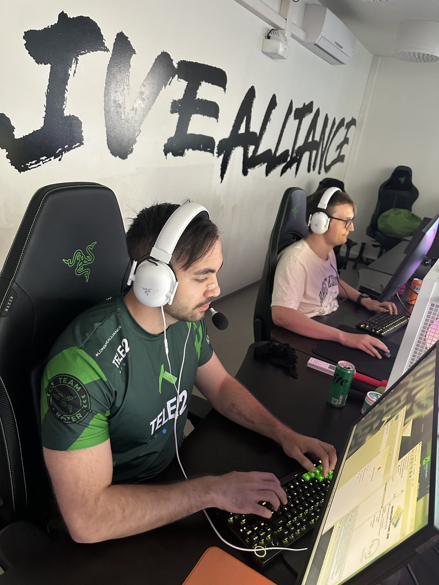 The boys are fighting for the chance to represent Sweden at the Europamästerskapet! 

4 teams battle it out in the BO1 group stage, then a decider BO3 to determine the winner! Let's go, FAM 🇸🇪 

📺 twitch.tv/svenskesport 
 
#LongLiveAlliance #svenskesport #TeamRazer