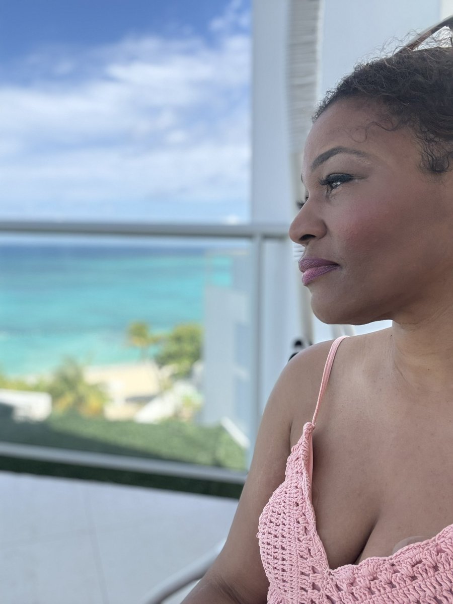 Life isn’t perfect but it sure is GOOD! My heart is full, my soul is satisfied. Everything is irie. 
#montegobay #honeymoon #anniversary #irie