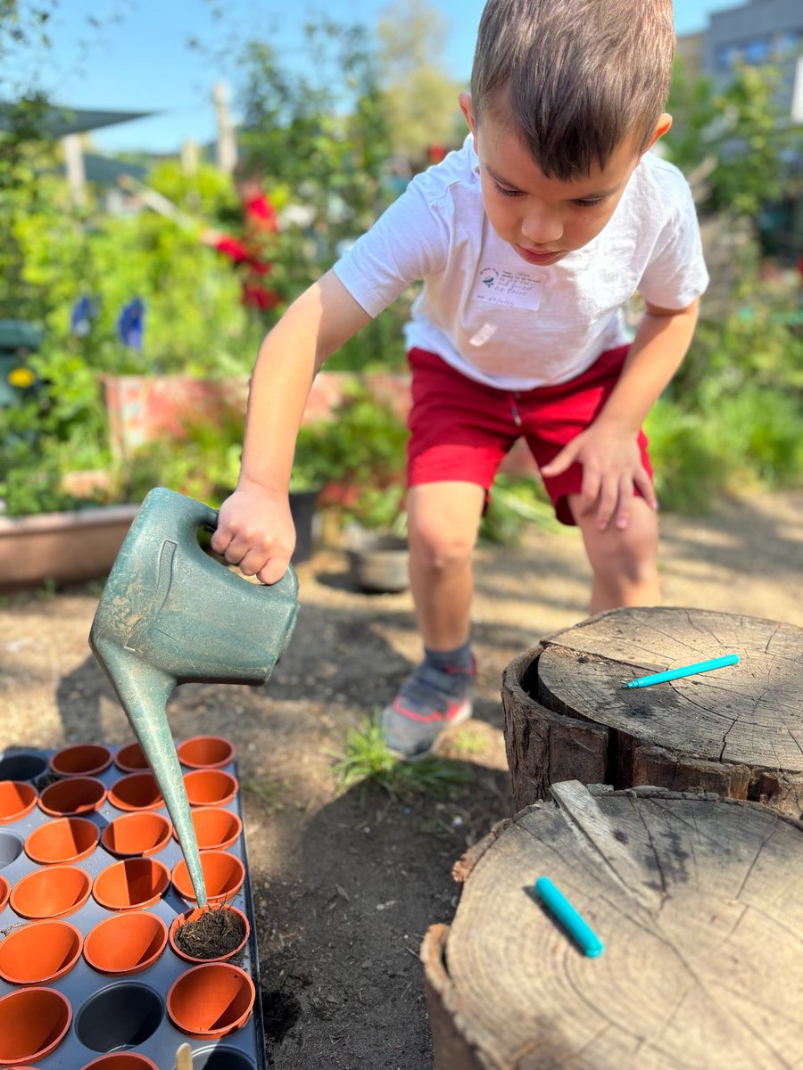 LEOforestschool's tweet image. Reception @CCIacademy have been spotting signs of spring at Forest School—blossoms, sunshine & new life! We’ve planted beans, peas & radishes and can’t wait to watch them grow!
#ForestSchool #SpringLearning #EYFS #OutdoorLearning 🌱☀️🌸
