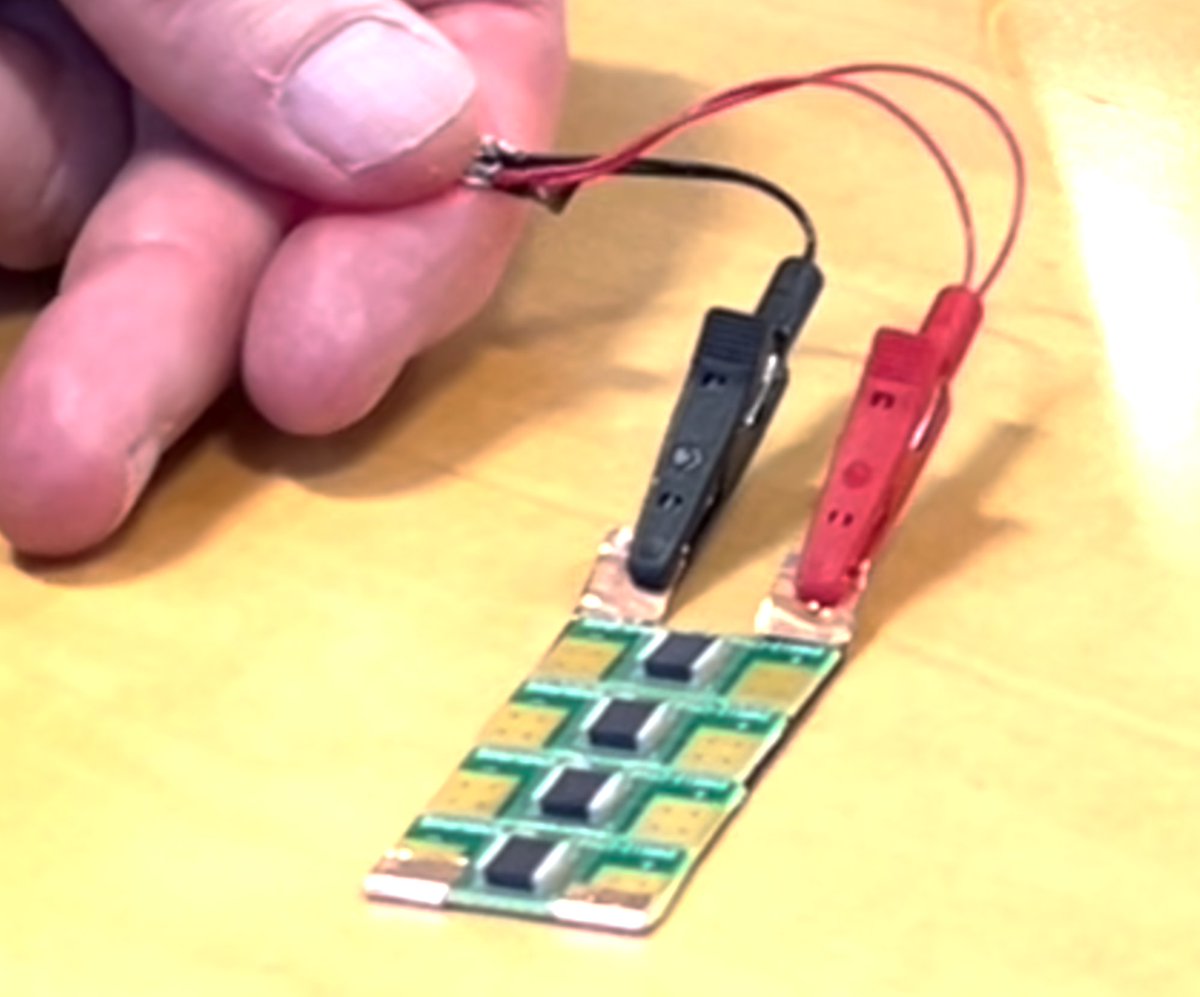 EnsurgeBattery's tweet photo. Big milestone here! We successfully demonstrated our tiny solid-state lithium microbattery on a 10µm steel substrate delivering 12.5C current pulses for data communications in a customer’s wearable product design.
Next step: scaling to 28- and 43-stacks with full volumetric energy density.
📸 See below for photos and graphics.
#solidstatebattery #wearables #microbattery #energystorage #Ensurge