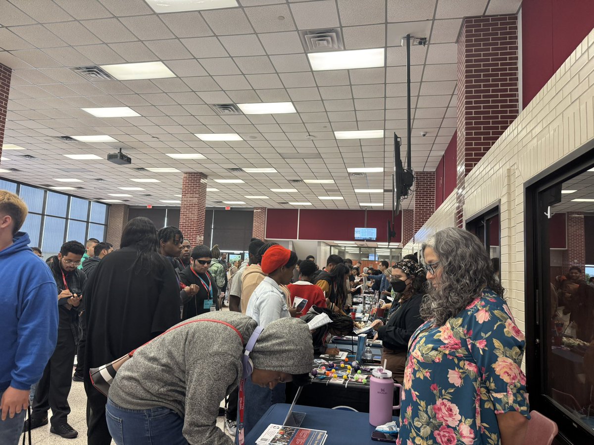 The energy is incredible at Lift Off to Lone Star! 🌟 Students are gaining confidence, asking great questions, and taking charge of their college journey. Self-advocacy is the key to unlocking success! 🔑 #LiftOffToLoneStar #Empowerment #CollegeReady #AldineImpact