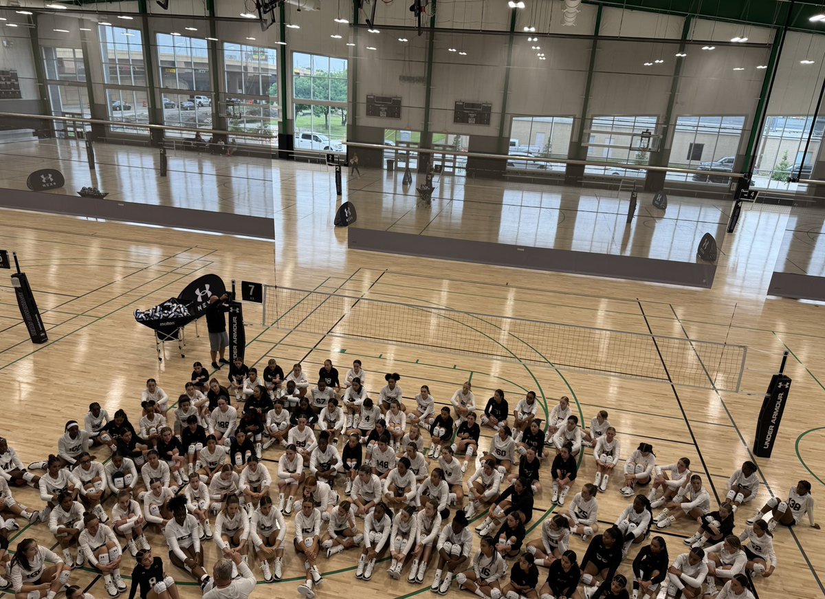 BigPlayPey2029's tweet image. Still soaking it all in… 💞💞
officially INVITED to the 2026 Under Armour High School Camp! 
I almost cried. Hard work. Big dreams. 
Let’s go! 

#DoHard #UnderArmourNext #UANext #Invited #VolleyballLife #OutsideHitter #AllIN #GrindMode @uanextvball @TAVVolleyball #ThankYou💞