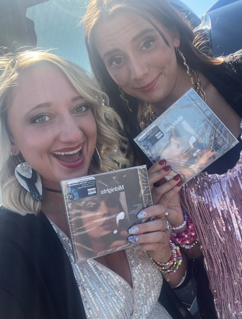 JordynLWYMMD's tweet photo. @taylornation13 Do we really have to tell you how she brought us back to life💙🥹 #HighInfedility @taylornation13 https://t.co/iKwlw2L8ro