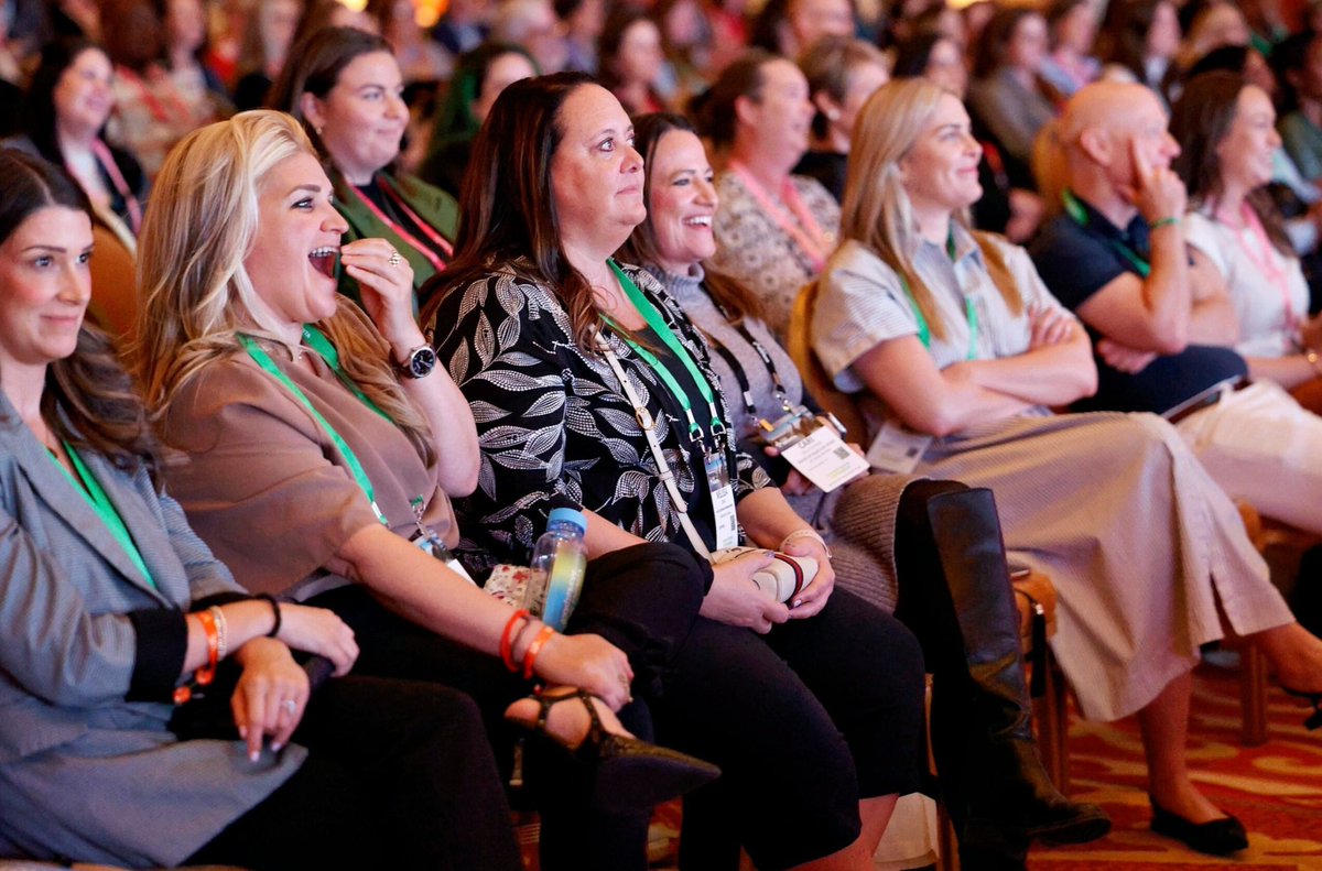 connectmeetings's tweet image. When brilliance meets bold voices, the industry shifts 🎤
🔥 Major thanks to Meeting of the Mikes, our Run the Room women’s panel, & the legend @WillGuidara himself.
Between the laughs, deeply relatable moments, and the knowledge bombs dropped — no one left the room the same.