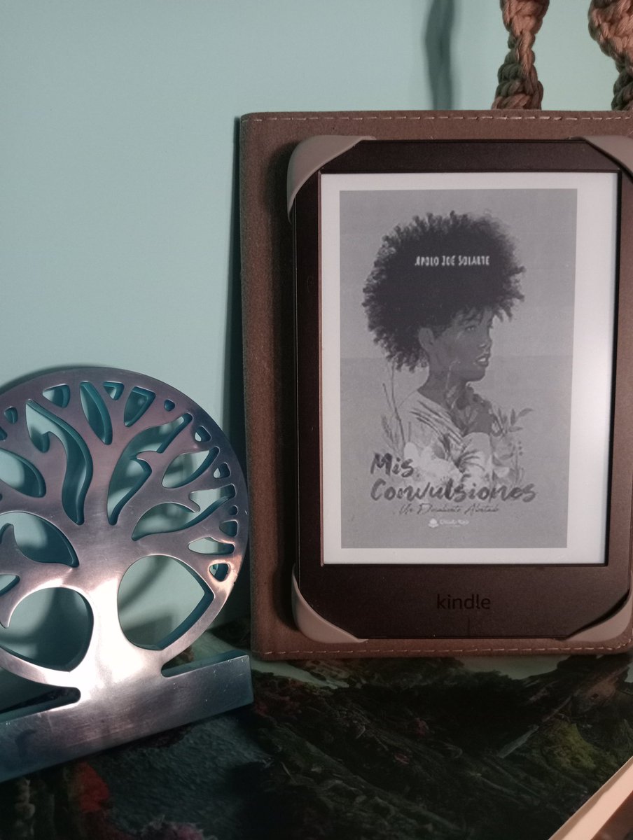 Ayer el apagón dio para mucho y entre otras cosas para leer el poemario de <a href="/ApoloSolarte/">Apolo Solarte</a>, mañana tendréis blog con todas las reseñas, feliz tarde 😊