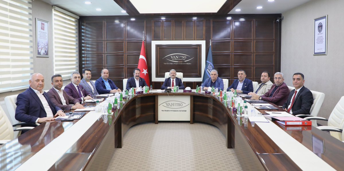 Haftalık Yönetim Kurulu Toplantımızı gerçekleştirdik. Toplantıda; 6-8 Mayıs’ta Erbil’de yapacağımız “Van Tanıtım Günleri” başta olmak üzere, şehrimizi ulusal ve uluslararası düzeyde tanıtma gayreti ile ticareti ve yatırım ortamını önceleyen gündem maddelerini görüştük. Hayırlara
