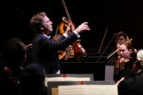 wukali's tweet photo. Concert de clôture du Festival de Pâques à Aix-en-Provence. Renaud Capuçon dirige l'Orchestre philharmonique du Luxembourg. https://t.co/FRSNV5845g @AlineBleudiese https://t.co/RQ4YlRRZww