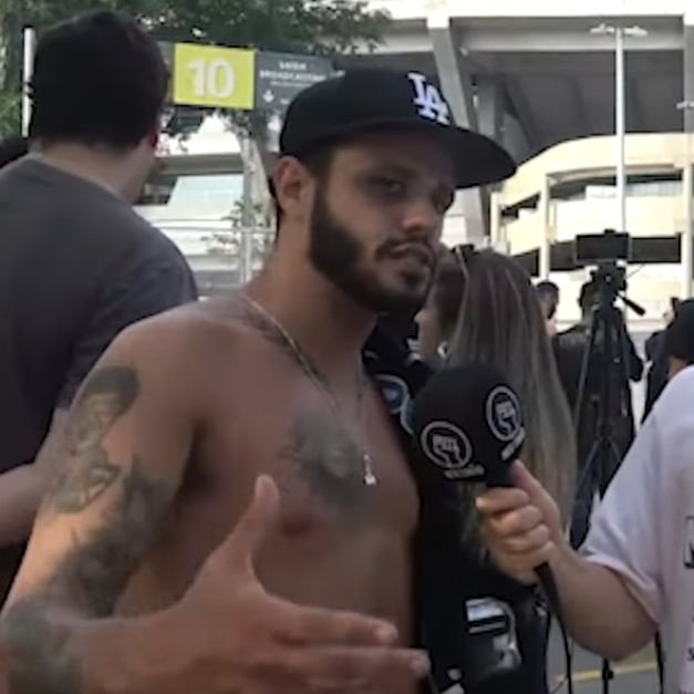 MeuTimao's tweet image. 🗣️| Torcedor do Corinthians emociona com relato antes de jogo no Maracanã.

“Eu tenho uma relação com o Corinthians que é... ela salvou a minha vida. A torcida do Corinthians salvou a minha vida. Em 2019, eu tive um irmão mais novo que faleceu com 19 anos. E eu estava muito…