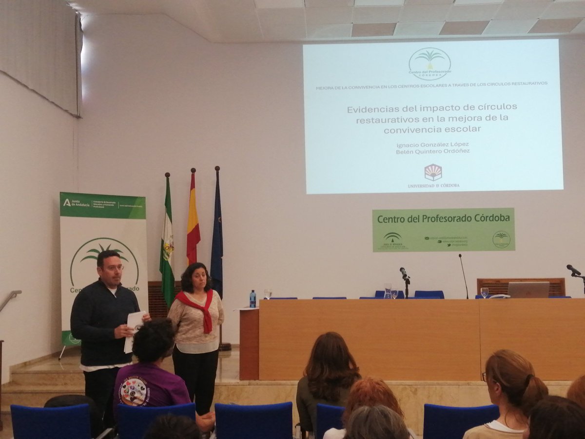 Terminamos la actividad sobre círculos restaurativos con los profesores de la UCO Ignacio González y Belén Quintero quienes nos muestran los resultados obtenidos con estos círculos. <a href="/cepcordoba/">CEP Córdoba</a> <a href="/Maitebaena22/">Maite Baena</a>