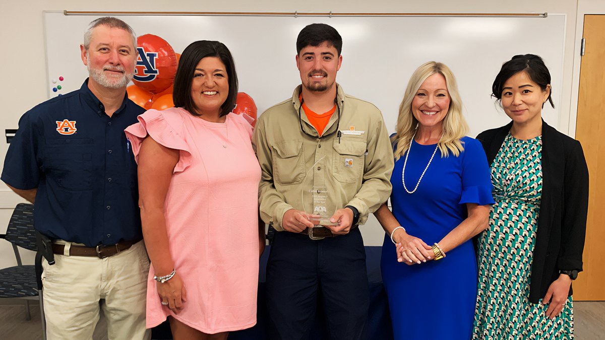 AuburnFM's tweet image. Facilities apprentice electrician Cullen Kennedy was named the Alabama Office of Apprenticeship's Central Alabama Apprentice of the Year for Region 5. The best and the brightest right here in Auburn. War eagle, Cullen!
wire.auburn.edu/content/announ…