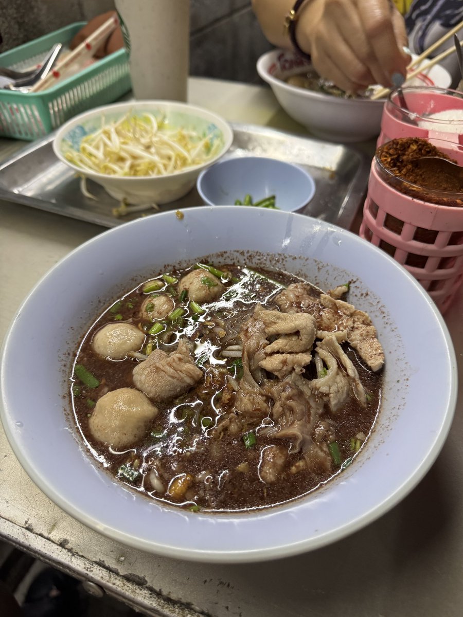 evealis7757's tweet photo. คนอื่นคุยโทรศัพท์กับแฟนจนหลับ 
ส่วนเราไถโทรศัพท์จนหิววว😋

#แคปชั่นอ่อย #แคปชั่นเสี่ยว #แคปชั่น https://t.co/UIh8Rf8GWO