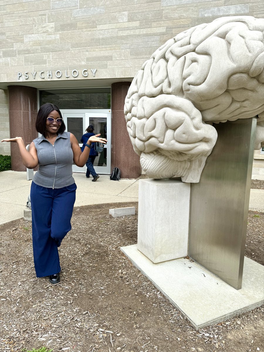 SexEdWithSugar's tweet image. First day of 2nd Year VS Last day of 2nd year!!!

Ẹ bami yin oluwa logo 😩😩😩.

#phding
#IEscaped
#ISurvived