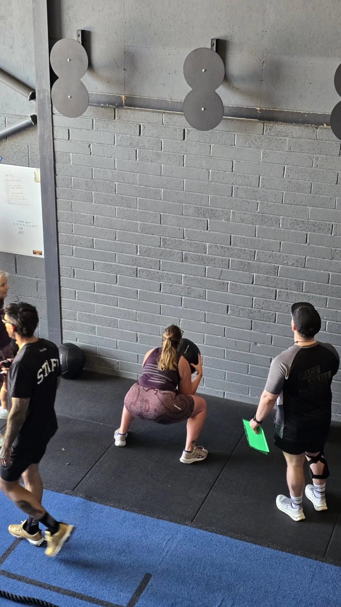 Alifitness91's tweet photo. Wall balls? What wall balls? Boom 💥
#wallballs #smashedit #asstograss https://t.co/6I8tREtNLV